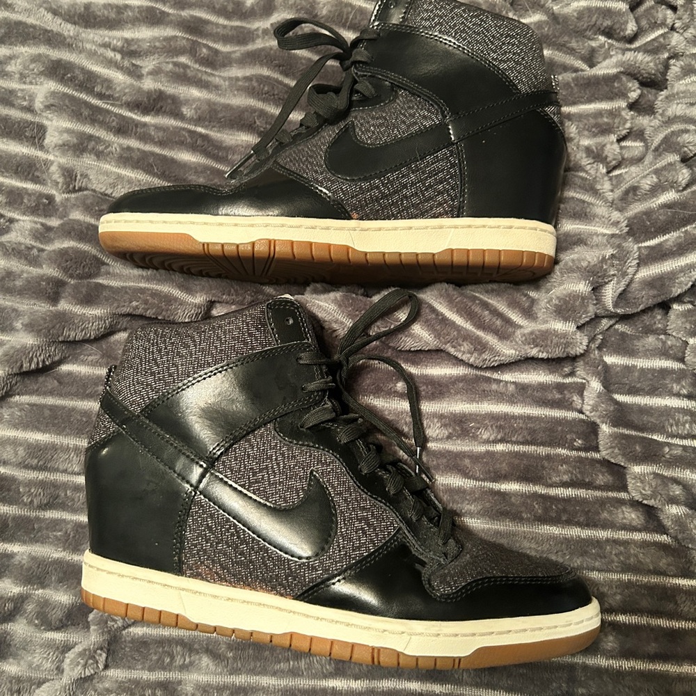 Nike Womens Wedge Sneakers 9